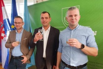 čepin općinska uprava Robert Periša Dražen Tonkovac Ivan Žeravica