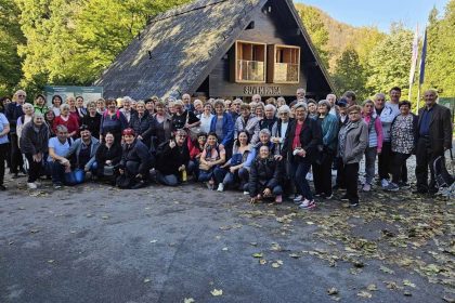 VLADISLAVČANI NA IZLETU NA PAPUKU JANKOVAC